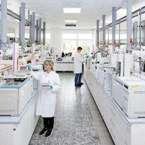 تتراآمونیوم پروپیل بروماید؛ ویژگی‌ها و کاربردهای آزمایشگاهی